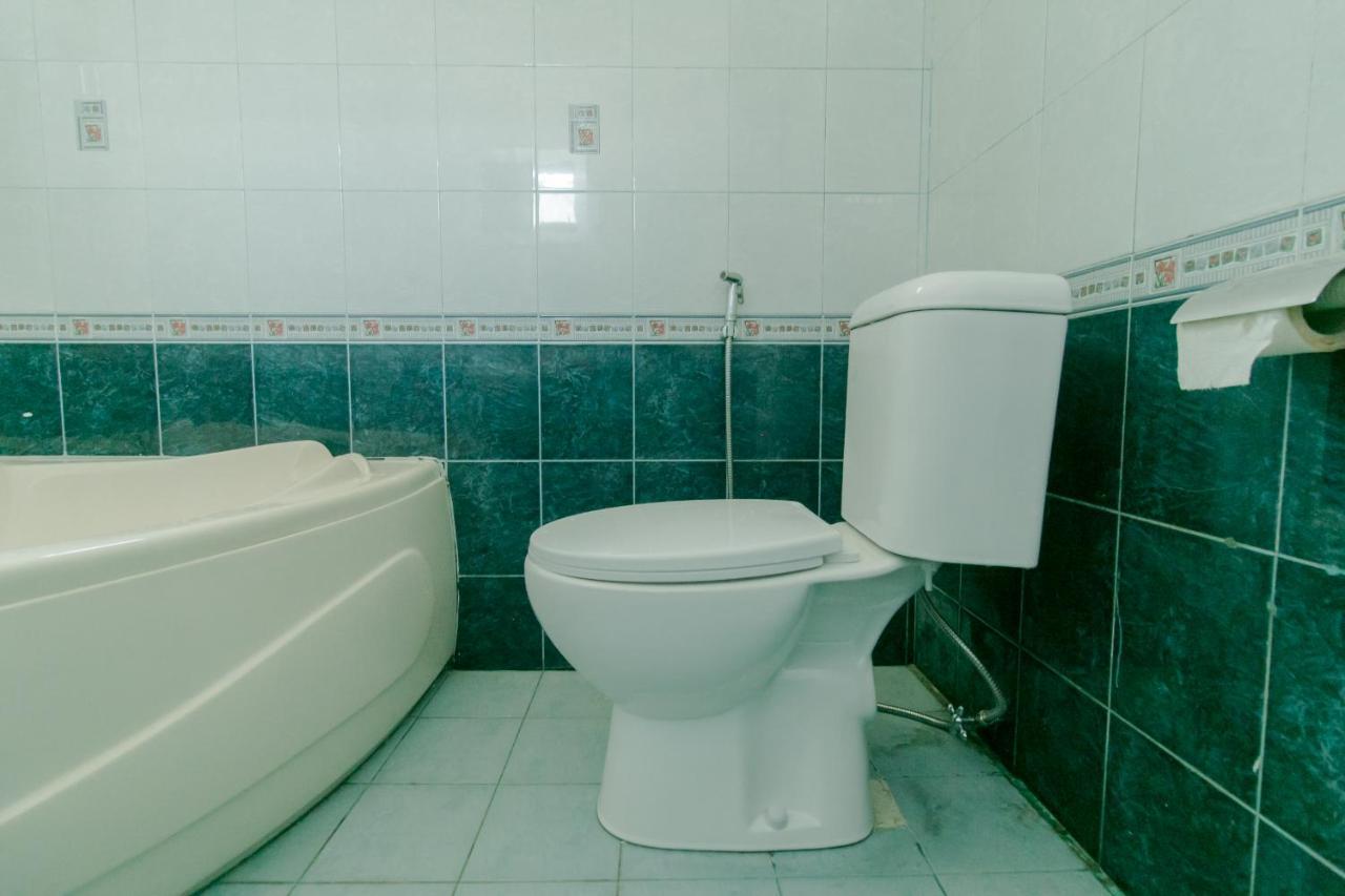 Oyo 2858 Vafa Guesthouse Чианджур Екстериор снимка