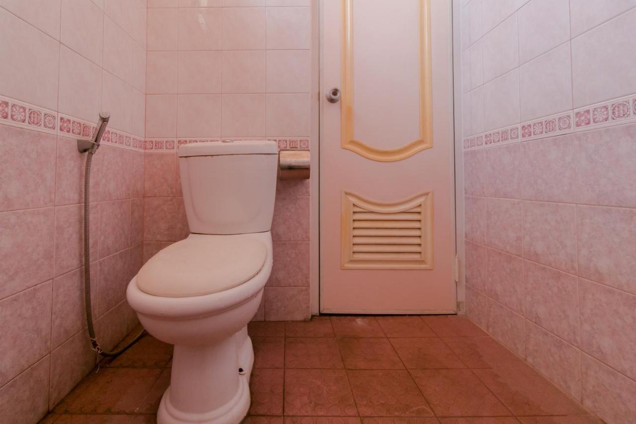 Oyo 2858 Vafa Guesthouse Чианджур Екстериор снимка