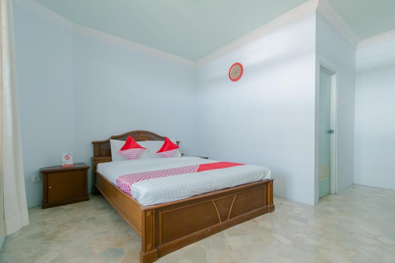 Oyo 2858 Vafa Guesthouse Чианджур Екстериор снимка