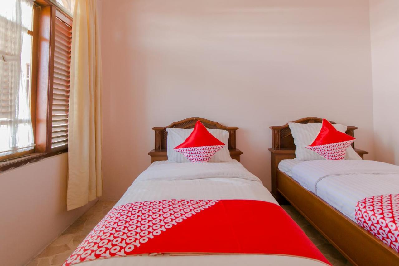 Oyo 2858 Vafa Guesthouse Чианджур Екстериор снимка