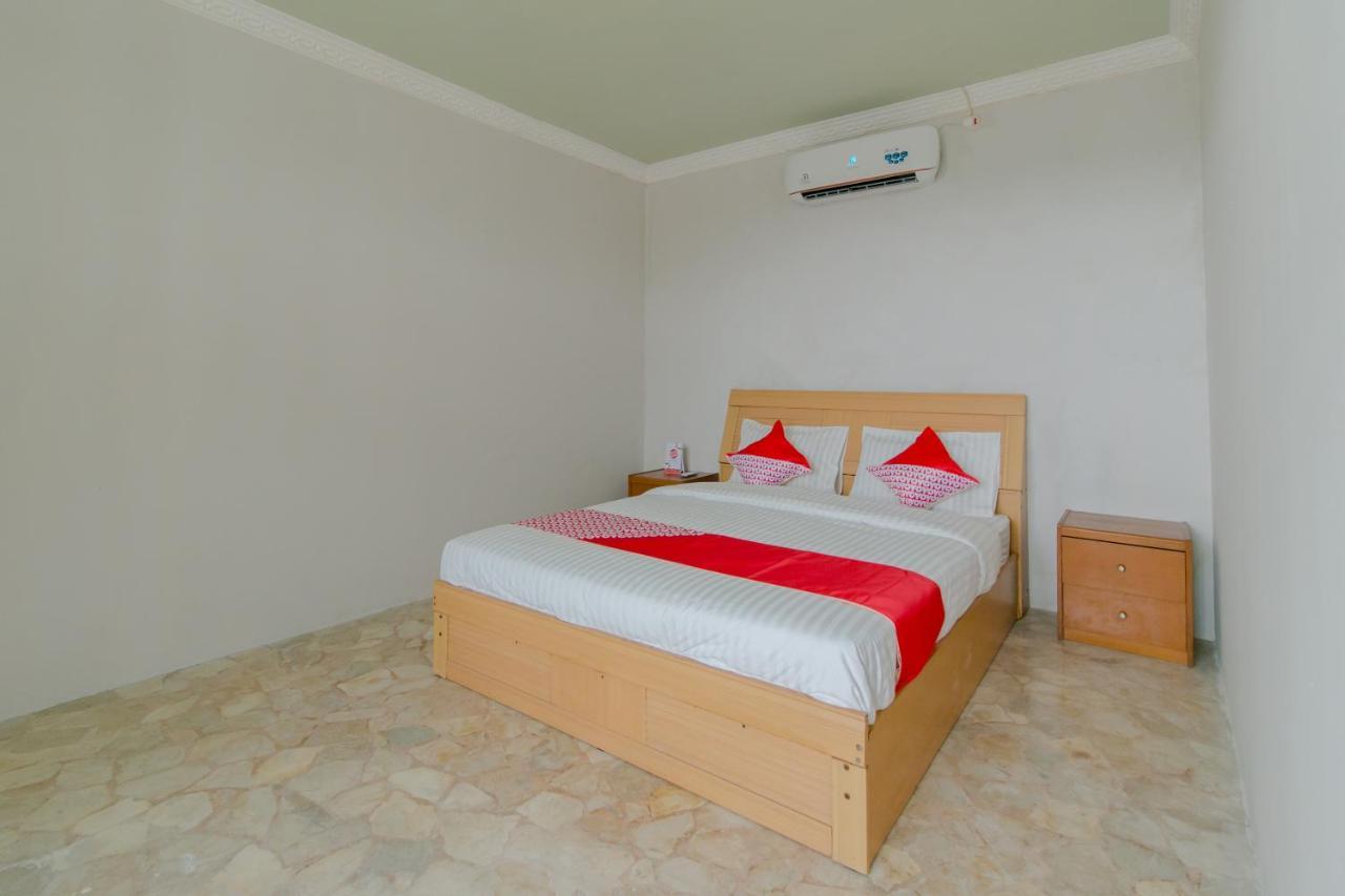 Oyo 2858 Vafa Guesthouse Чианджур Екстериор снимка