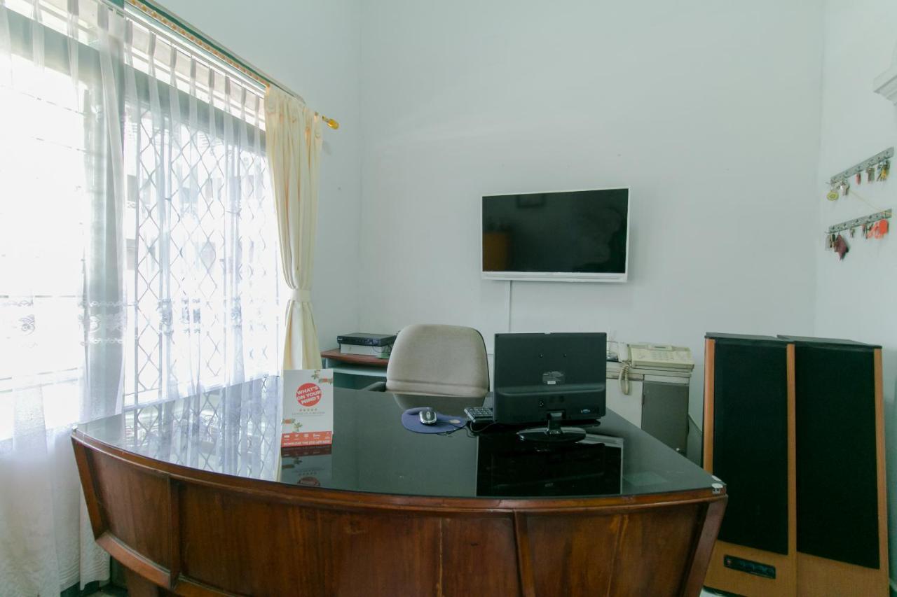 Oyo 2858 Vafa Guesthouse Чианджур Екстериор снимка