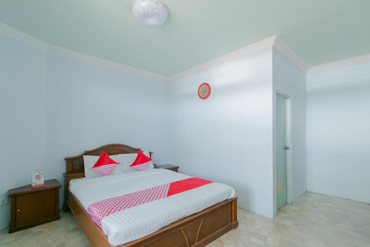 Oyo 2858 Vafa Guesthouse Чианджур Екстериор снимка