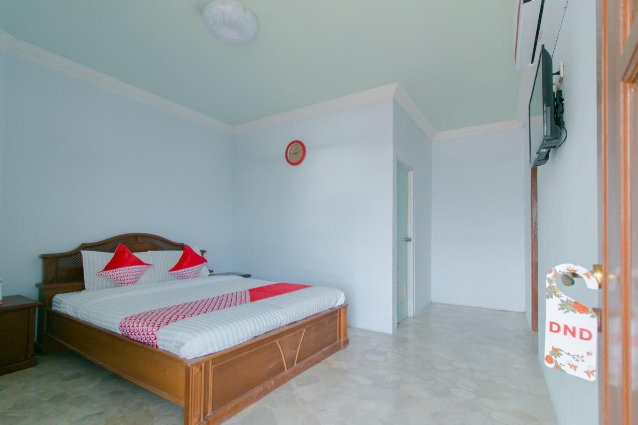 Oyo 2858 Vafa Guesthouse Чианджур Екстериор снимка