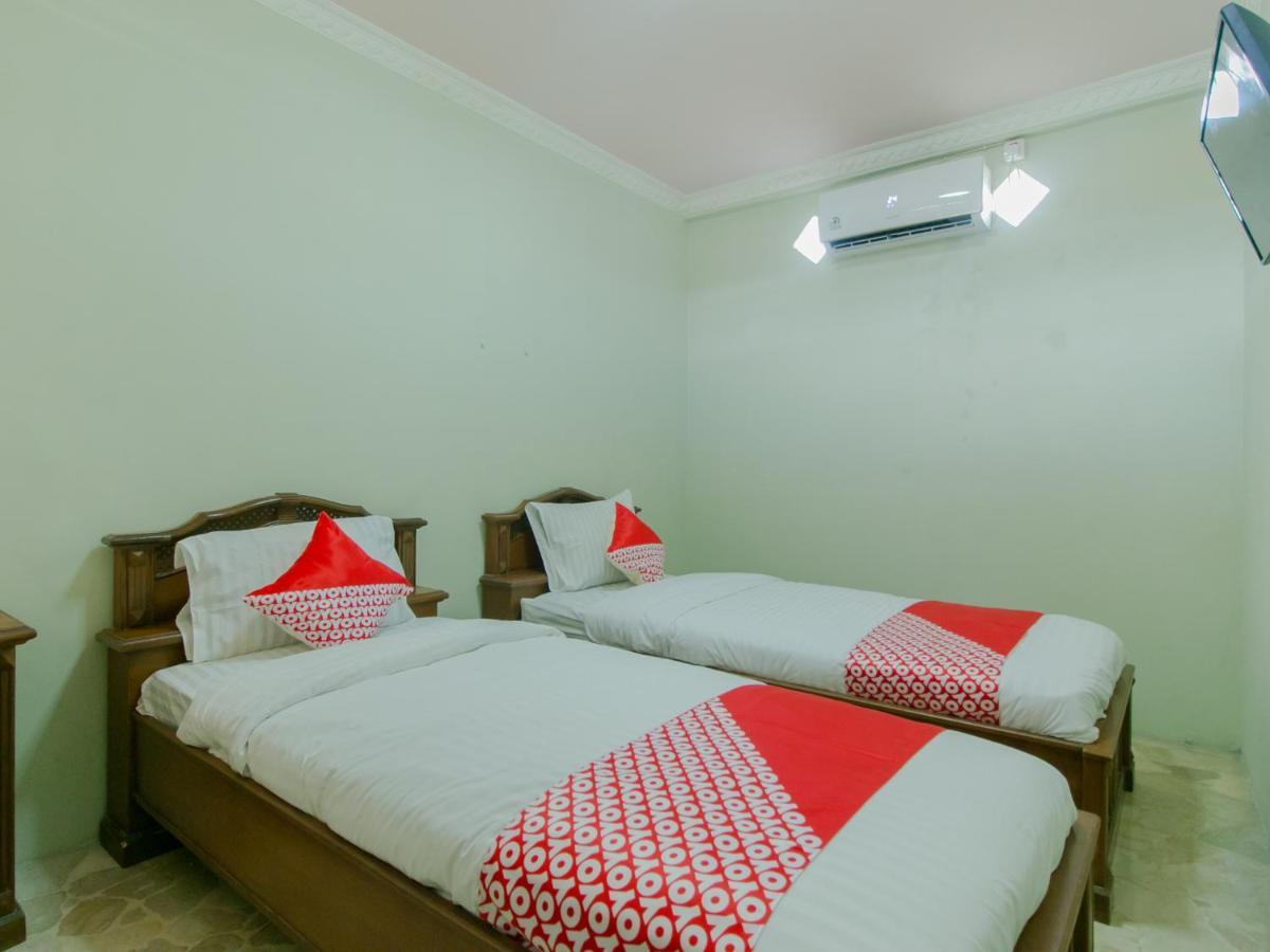 Oyo 2858 Vafa Guesthouse Чианджур Екстериор снимка