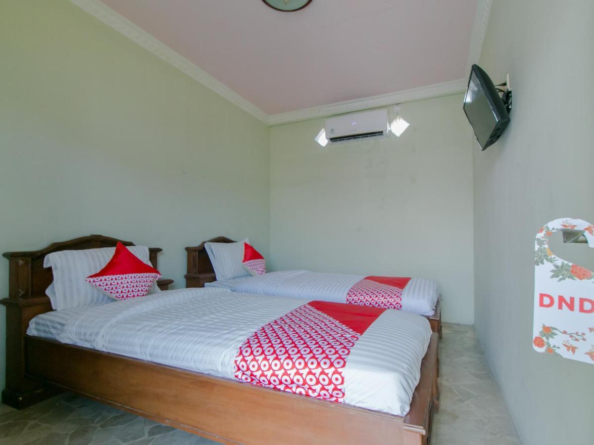 Oyo 2858 Vafa Guesthouse Чианджур Екстериор снимка